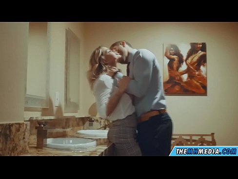 ❤️ Kad te prsata plavuša zavede u javnom zahodu Porno na hr.it-com.top ❤